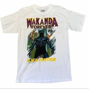 NWOT Marvel Avengers Black Panther T-shirt Medium